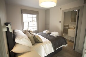 1 bedroom, iron/ironing board, WiFi, bed sheets - Artizan's Nest - 1 bedroomed, Skandi, apartment in Bath UK (Bath)