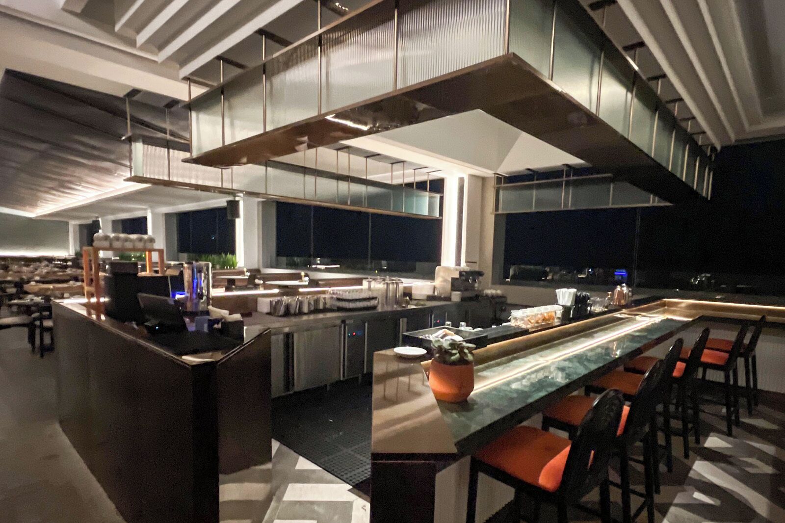 Bar (trong khuôn viên)