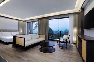 Junior Suite Premier | Premium bedding, minibar, in-room safe, desk