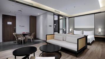 Junior-Suite | 1 Schlafzimmer, hochwertige Bettwaren, Minibar, Zimmersafe