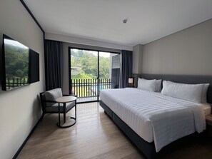 Executive Suite | Premium bedding, minibar, in-room safe, desk - Grand Aston Puncak Hotel & Resort (Cipanas)