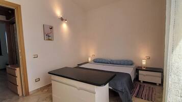 2 slaapkamers, een bureau, reisbedje, gratis wifi