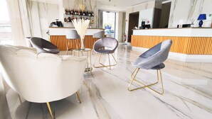 A modern hotel lobby with marble flooring, a reception desk, and contemporary seating arrangements. - Catania Sea Palace Hotel (Catania)