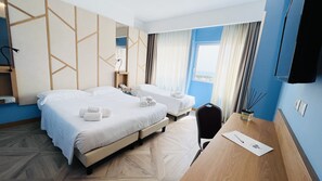 Superior-værelse til 3 personer | Minibar, pengeskab på værelset, mørklægningsgardiner, gratis Wi-Fi