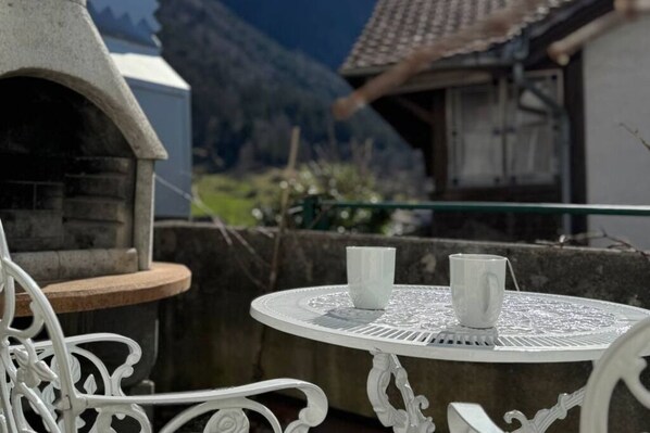 Outdoor dining - Studio in Alps by Apartments Capricorn / No Parking (Gsteigwiller)