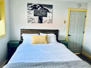 2 bedrooms, desk, iron/ironing board, free WiFi