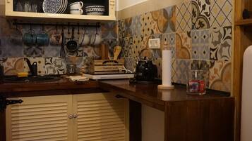 Microwave, stovetop, cookware/dishes/utensils