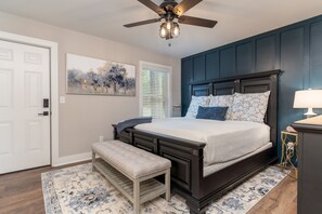 3 bedrooms, iron/ironing board, WiFi, bed sheets - The Redbud - A PMI Scenic City Vacation Rental (Chattanooga)