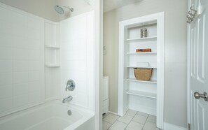 Casa, 2 habitaciones | Baño | Toallas 