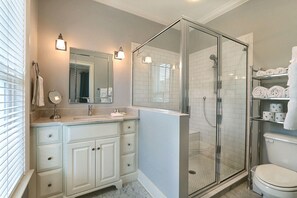 Townhome, 3 Bedrooms | Bathroom - Howard Grande Main and Garden by Lucky Savannah (Savannah)