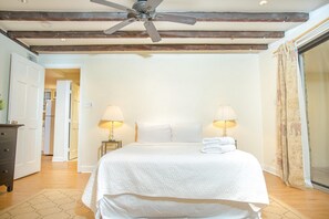 Room - Cohen House Garden Apartment by Lucky Savannah (Savannah)