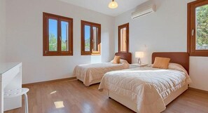 럭셔리 아파트 | 3 개의 침실, 각각 다른 스타일의 인테리어, 각각 다르게 가구 비치, 다리미/다리미판