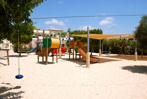 Área de juegos infantiles al aire libre