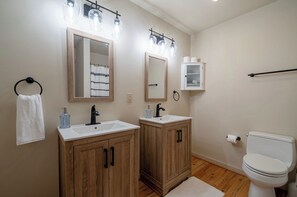 Combined shower/tub, hair dryer, towels, soap - Spacious Cabin with King Bed, Fire Pit & Hot Tub! (Ellijay)