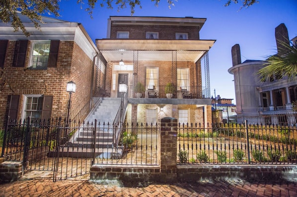 Maison, 5 chambres | Extérieur