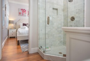 3 bedrooms - Allure on Jones by Lucky Savannah (Savannah)