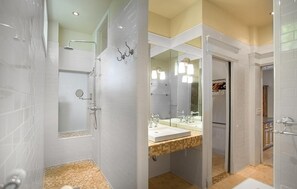 House, 1 Bedroom | Bathroom | Towels - Eleven Twelve Lincoln House by Lucky Savannah (Savannah)