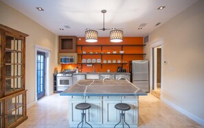 House, 1 Bedroom | Private kitchen
