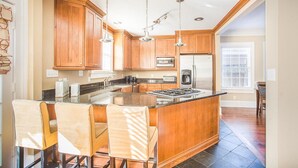 House, 3 Bedrooms | Private kitchen - Charming Charlton by Lucky Savannah (Savannah)