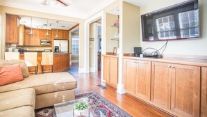 House, 3 Bedrooms | Living room - Charming Charlton by Lucky Savannah (Savannah)