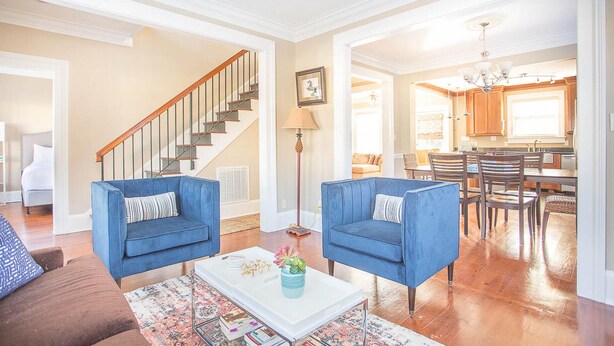 House, 3 Bedrooms | Living room - Charming Charlton by Lucky Savannah (Savannah)