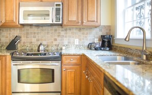 Condo, 1 Bedroom | Private kitchen