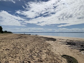 Beach nearby - Great location opposite Cowes beach, water views. (Cowes)