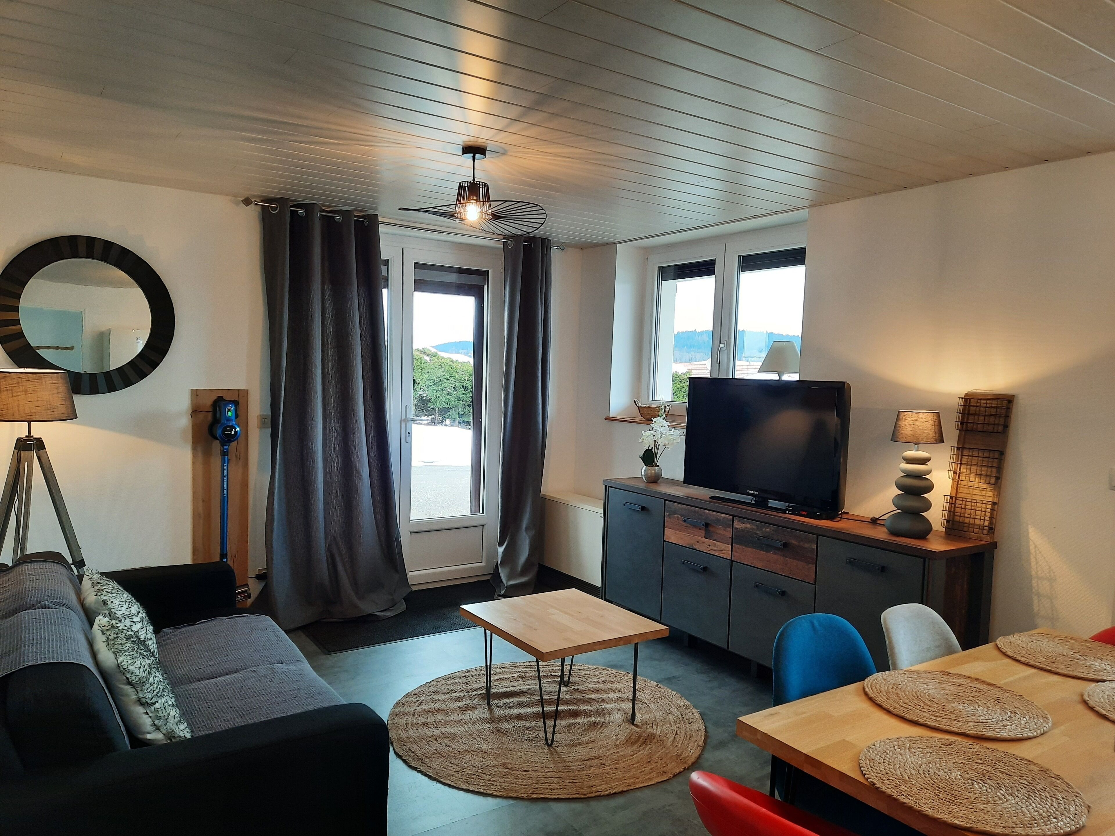 Stunning apartment by the lake