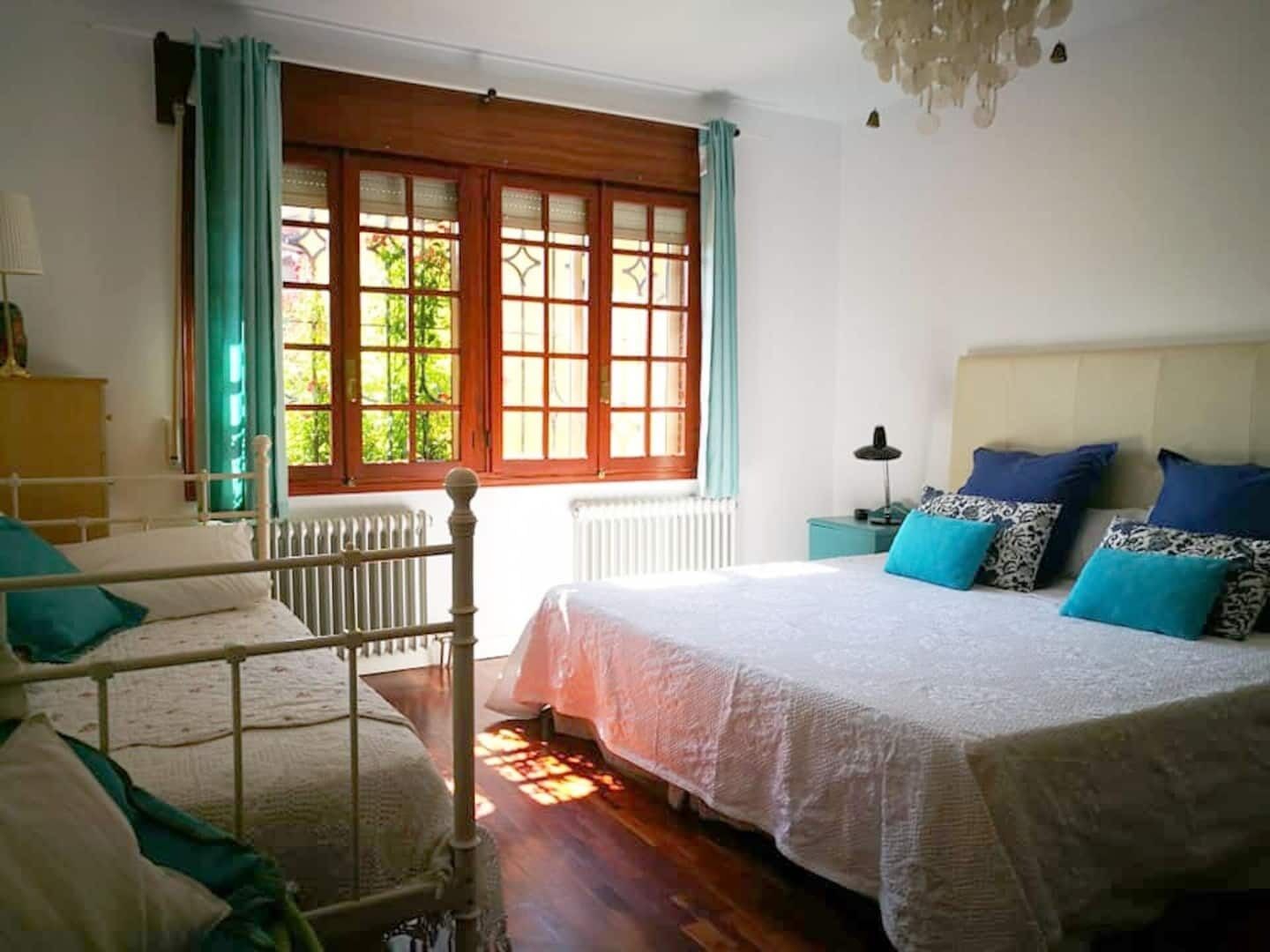 Charming house in a rural setting, with a pool, near Segovia.