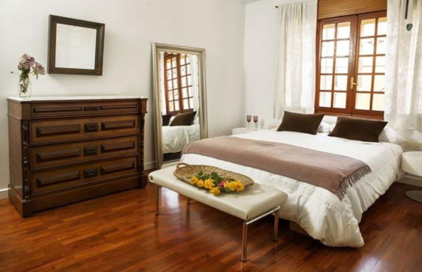 Charming house in a rural setting, with a pool, near Segovia.