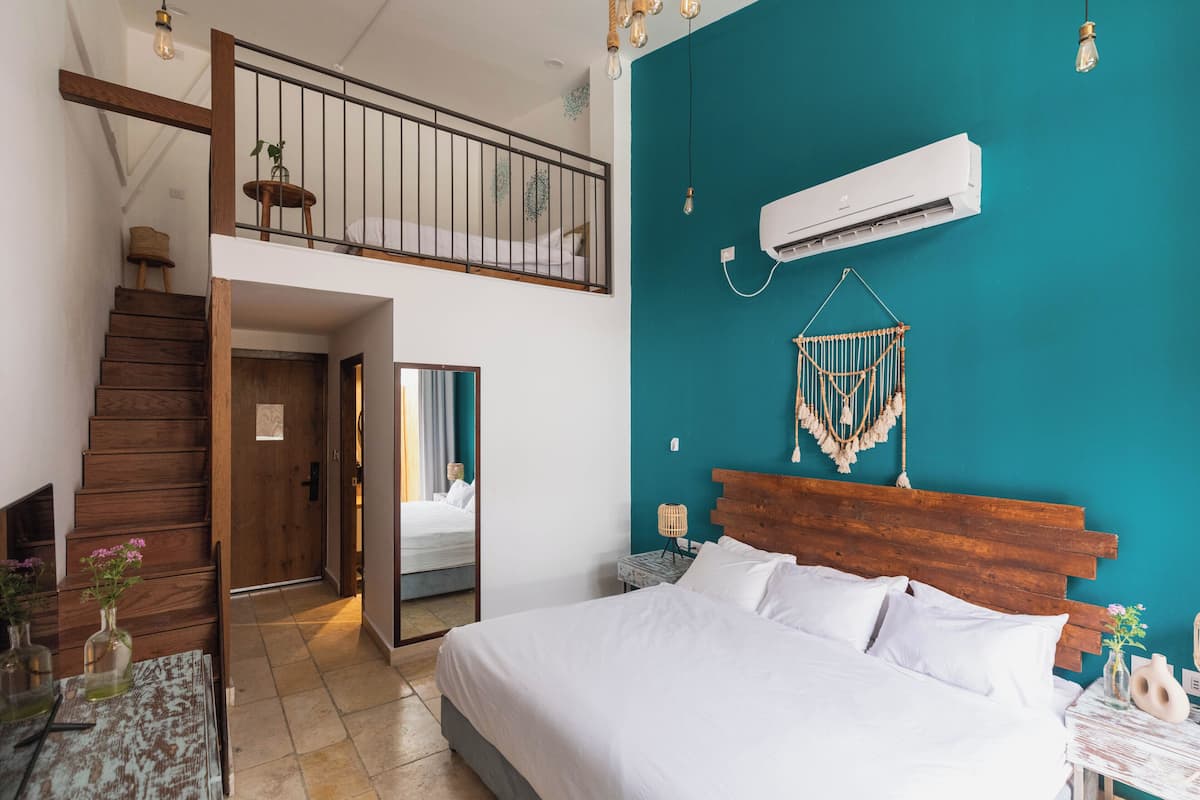 Gallery with Balcony and Jacuzzi | Wifi gratis y ropa de cama