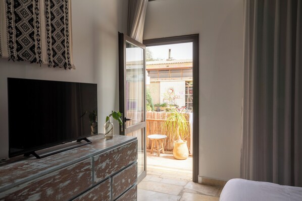 Deluxe Gallery Room | Desk, free WiFi, bed sheets - Jacob Mitzpe Ramon (Ramat Negev)