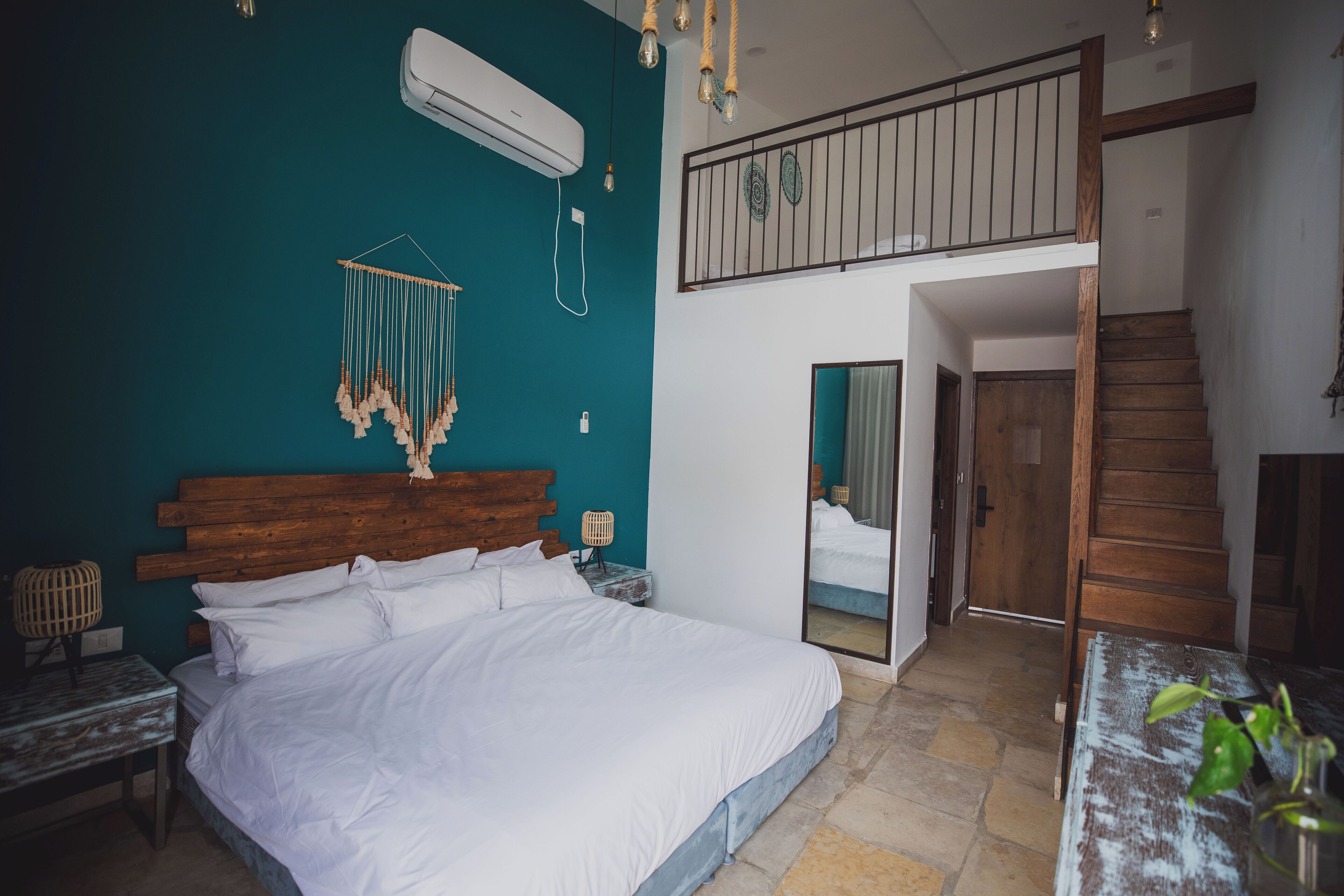 Gallery Room | Desk, free WiFi, bed sheets
