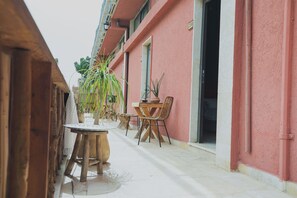 Gallery Room | Free WiFi, bed sheets