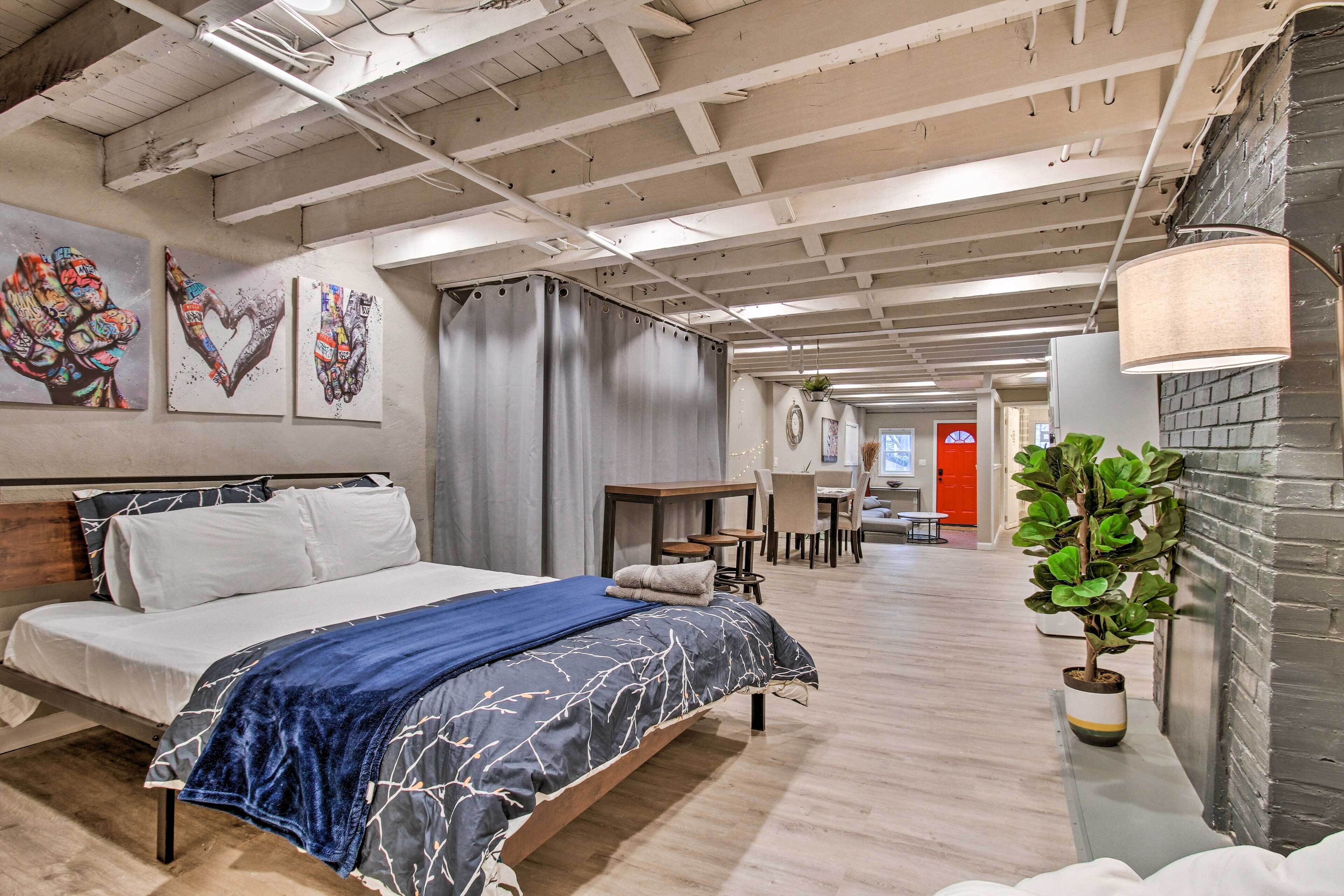 Artsy Philadelphia Studio ~ 7 Mi to Downtown!