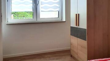 2 habitaciones, cuna de viaje, wifi gratis y ropa de cama