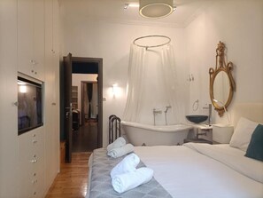 1 bedroom, iron/ironing board, WiFi, bed sheets - Elegant Apartment (Athens)