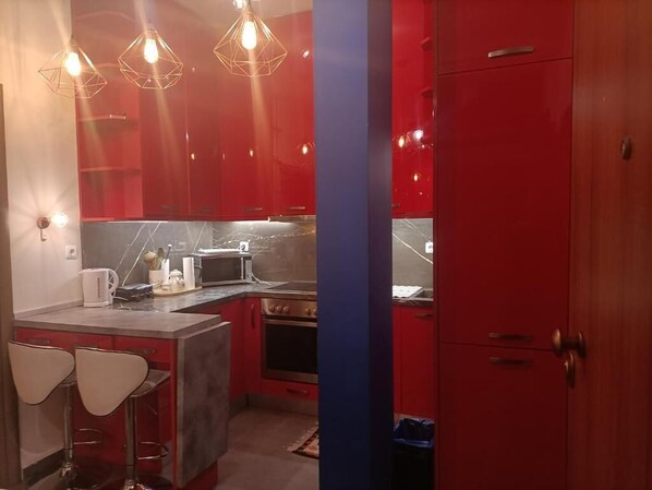 Fridge, microwave, oven, stovetop - Elegant Apartment (Athens)