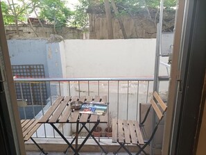 Outdoor dining - Elegant Apartment (Athens)