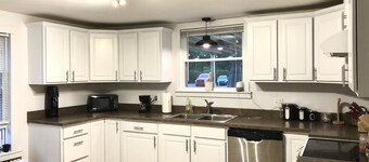 Big house +hot tub+patio+Wi-Fi+TV