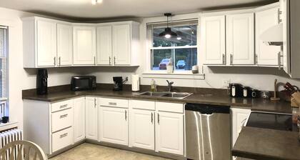 Big house +hot tub+patio+Wi-Fi+TV