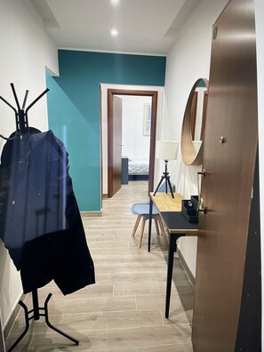 2 camere, una cassaforte in camera, una scrivania, ferro/asse da stiro