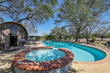 Private pool with sauna! Not heated! (No hot tub)