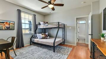 4 bedrooms, desk, iron/ironing board, travel crib