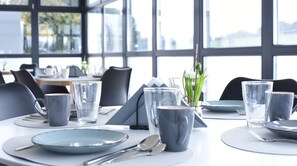 Desayuno de cocina local (EUR 15 por persona)