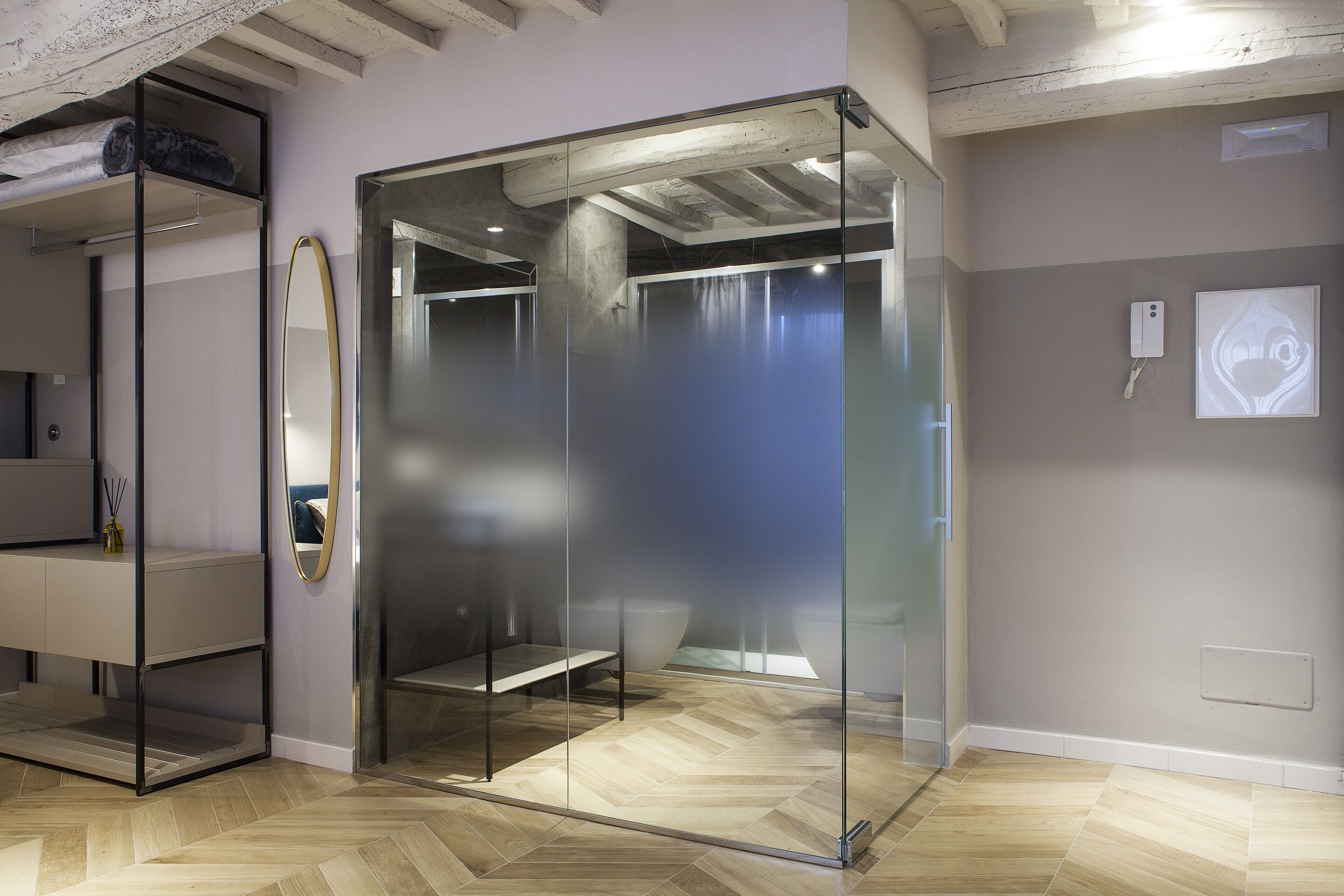 Deluxe Studio, 1 Bedroom, Non Smoking, Hot Tub | Bathroom | Eco-friendly toiletries, hair dryer, bidet, towels