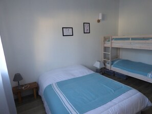 2 soverom, strykejern/-brett, reiseseng for barn og wi-fi (inkludert)