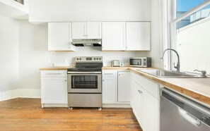 Condo, 1 Bedroom | Private kitchen