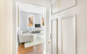 Interior - Luxe Eleven by Lucky Savannah (Savannah)