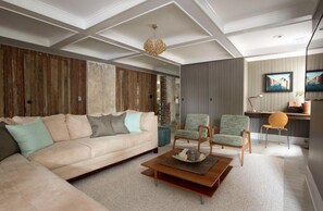 Condo, 1 Bedroom | Living area